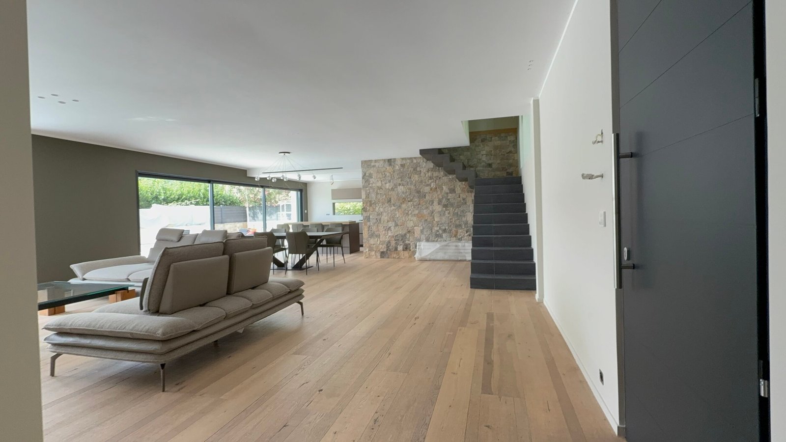 Revetement deco salon beton Mougins - Sud Artiste Rénovation