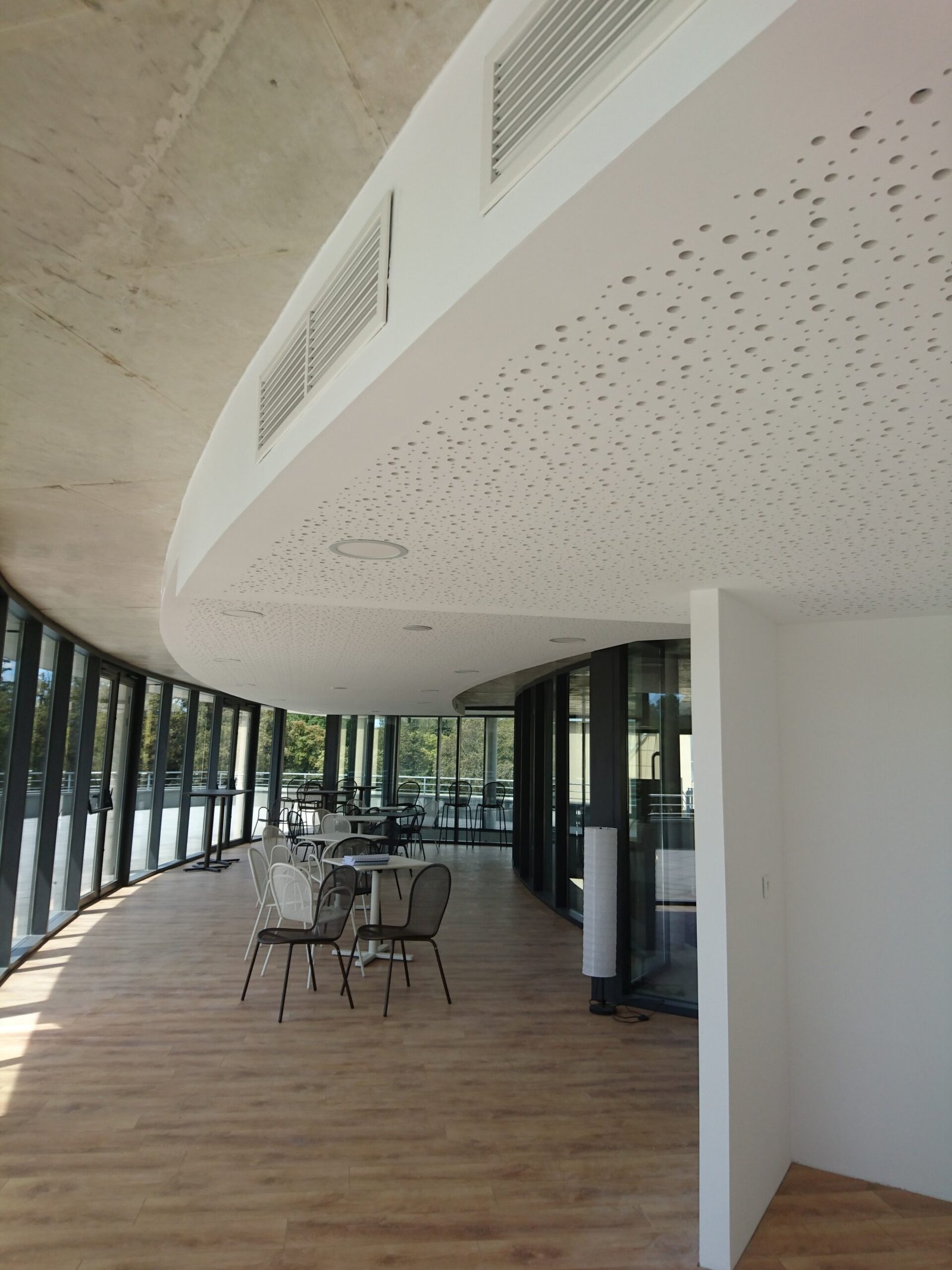 Revetement deco salon beton Mougins - Sud Artiste Rénovation